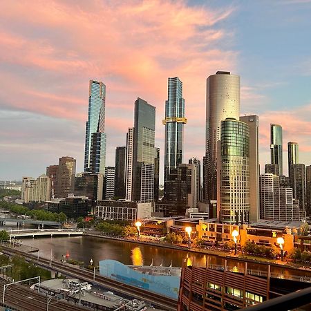 Aura2107, 2 Bedroom Apartment With Balcony, Stunning Yarra River And City Views Melbourne Eksteriør billede
