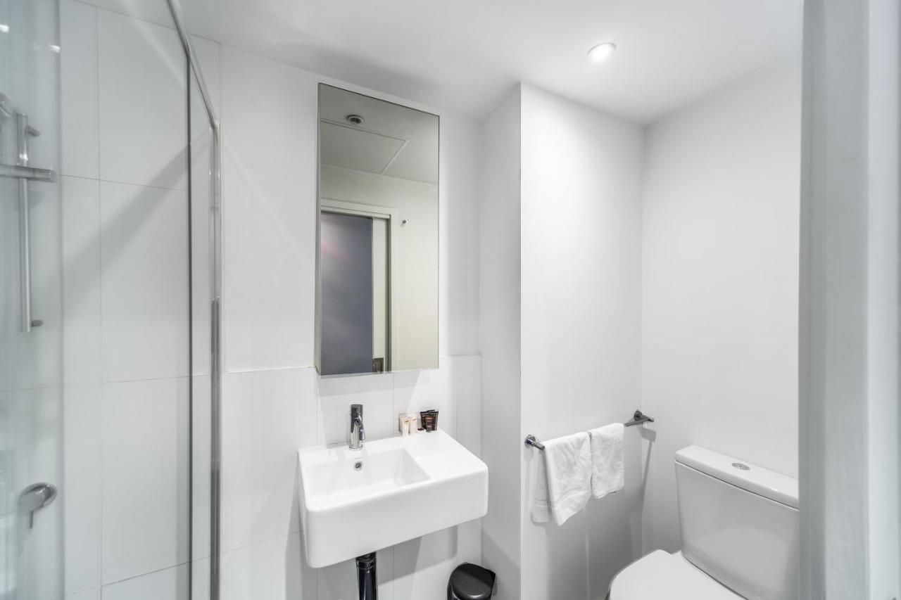 Aura2107, 2 Bedroom Apartment With Balcony, Stunning Yarra River And City Views Melbourne Eksteriør billede