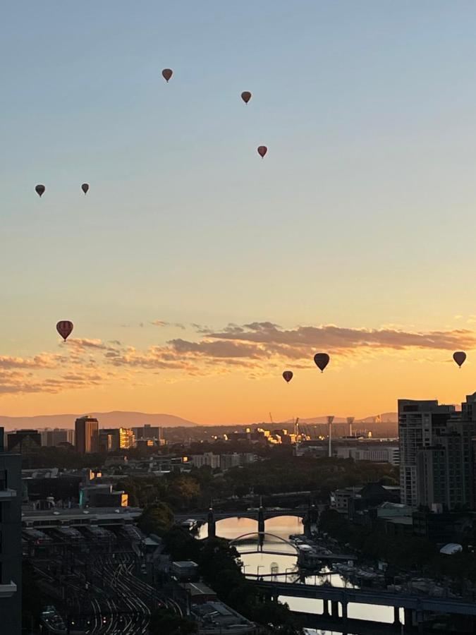 Aura2107, 2 Bedroom Apartment With Balcony, Stunning Yarra River And City Views Melbourne Eksteriør billede