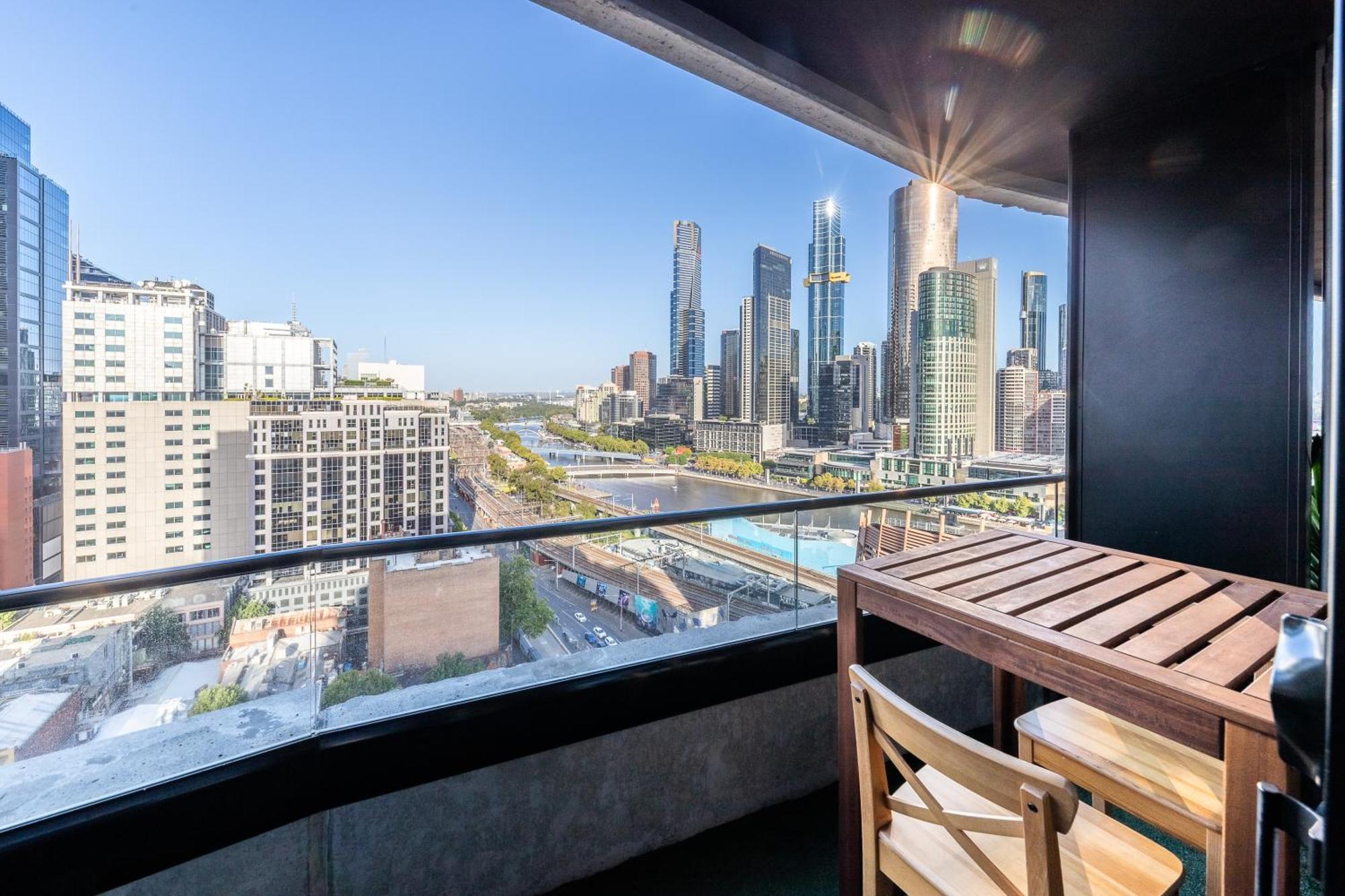 Aura2107, 2 Bedroom Apartment With Balcony, Stunning Yarra River And City Views Melbourne Eksteriør billede